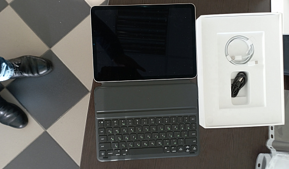 Планшет Apple iPad Air, стилус Apple Pencil Планшет Apple iPad Air, стилус Apple Pencil